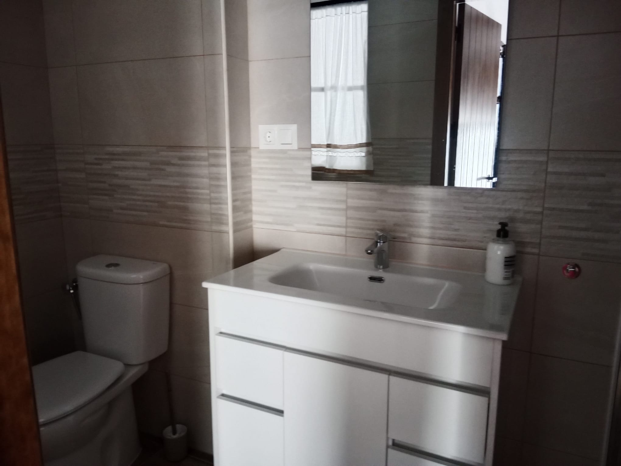 Baño con ducha en planta alta
