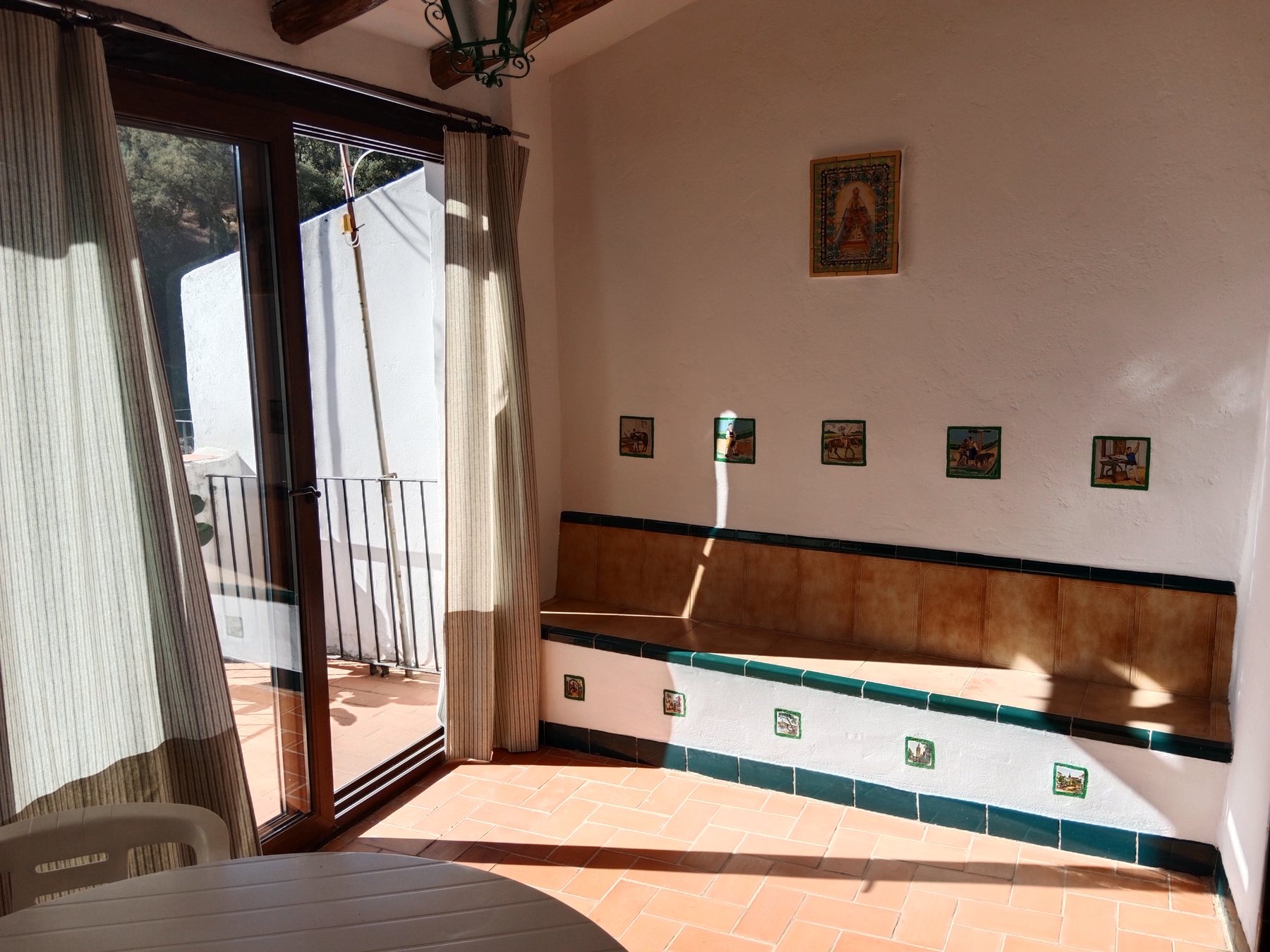 Sala acristalada iluminada