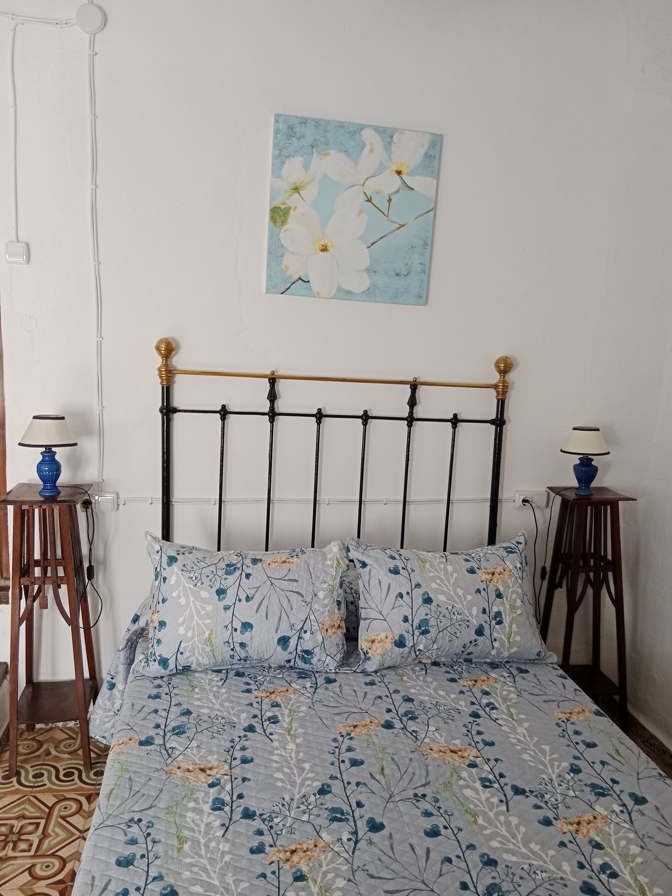 Detalle de ropa de cama y cabecero